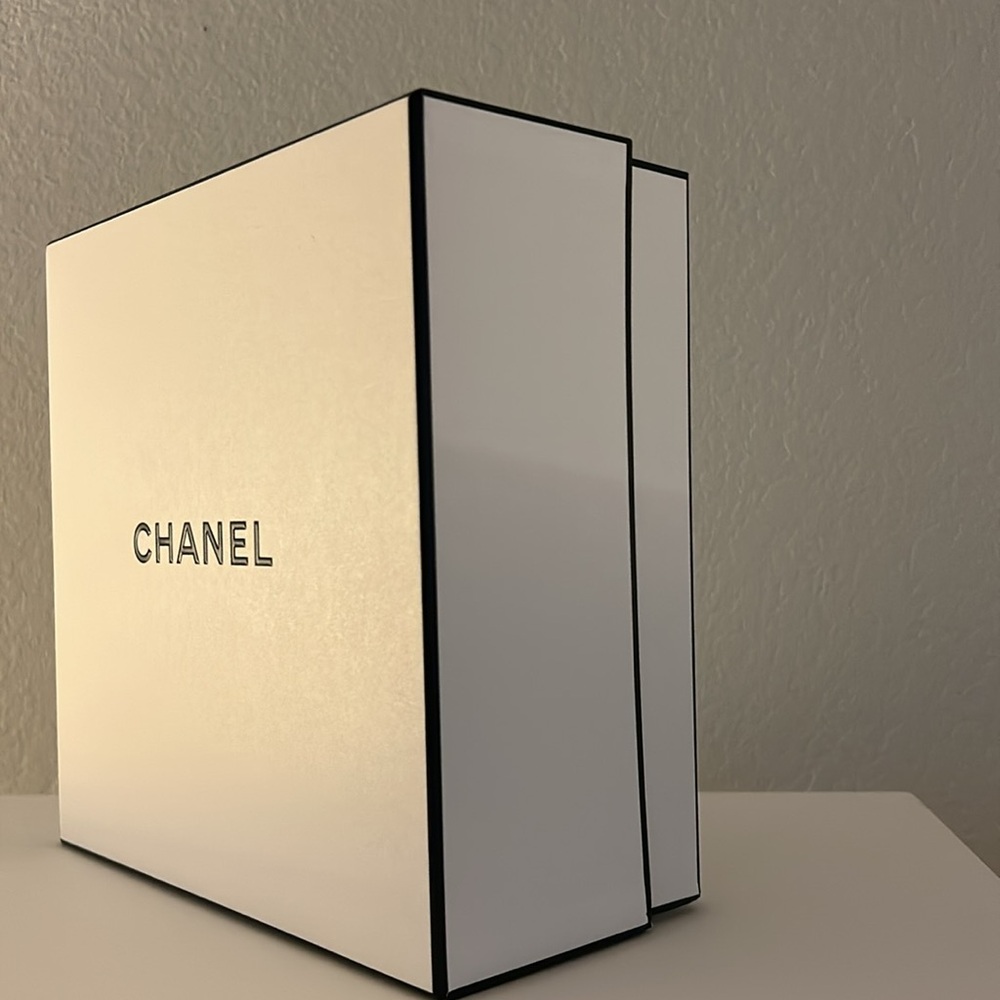 Empty Chanel Box - Picture 2 of 3